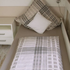 Schlafzimmer mit Etagenbett (2 Betten)
